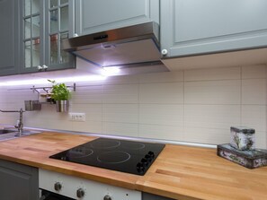 Kühlschrank, Mikrowelle, Ofen, Geschirrspüler