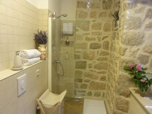 Towels - Stilvolles Ferienhaus mit Terrasse und Pool in ländlicher Lage in der Nähe von by Interhome (Dubrovnik/Gruda)