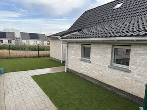 Property grounds - Pet-friendly holiday home by the sea (Koksijde)