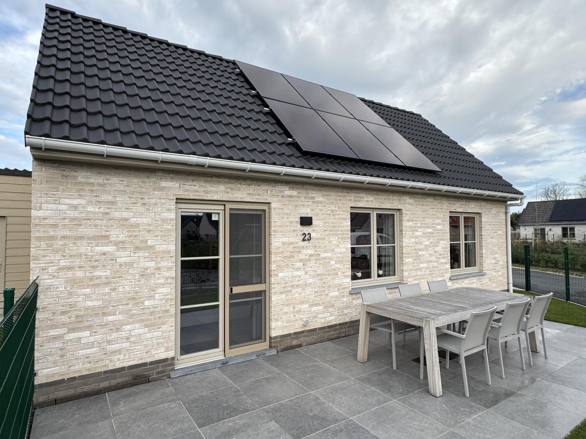 Außenseite Ferienhaus [Sommer]