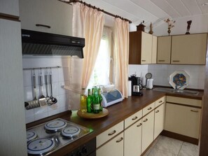 Fridge, oven, cookware/dishes/utensils - Apartment Luka by Interhome (Korčula/Zavalatica)