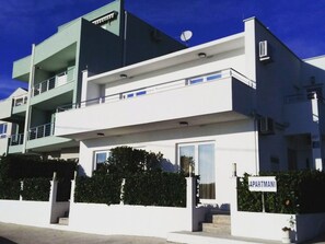 Exterior - Modern eingerichtete Ferienwohnung orange by Interhome (Klek)