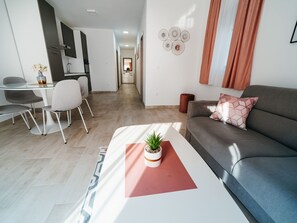 TV - "Gray" mit Blick auf das Wasser by Interhome (Klek)