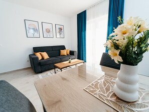 TV - Wohnung mit Blick auf das Wasser by Interhome (Klek)