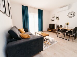 TV - Wohnung mit Blick auf das Wasser by Interhome (Klek)
