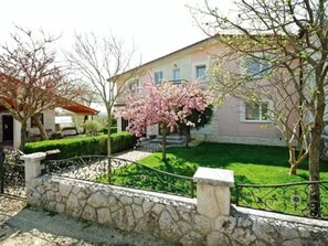 Property grounds - mit Whirlpool by Interhome (Imotski)