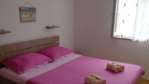 Room - Gesamte Wohnung in Gradac mit Möbliertem Balkon by Interhome (Gradac)