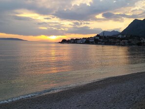 Beach - Gesamte Wohnung in Gradac mit Möbliertem Balkon by Interhome (Gradac)