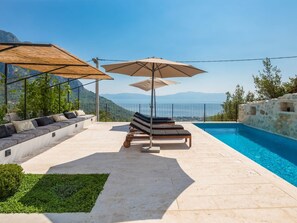 Pool - "Villa Mara" mit Terrasse by Interhome (Zaostrog)