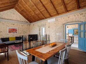Dining - "Villa Mara" mit Terrasse by Interhome (Zaostrog)