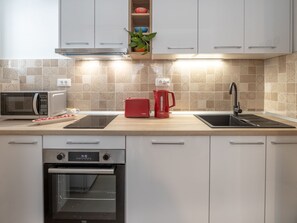 Refrigerador, microondas, horno y lavavajillas 