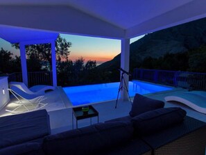 Pool - "Opa Luka" mit Blick auf das Wasser by Interhome (Bast)