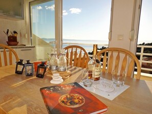 Dining - Tolles Apartment mit schönem Panoramablick by Interhome (Bast)