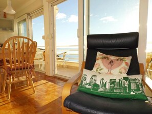 TV - Tolles Apartment mit schönem Panoramablick by Interhome (Bast)