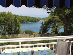Outdoor dining - "Amphora" mit Blick auf das Wasser by Interhome (Hvar/Vrboska)