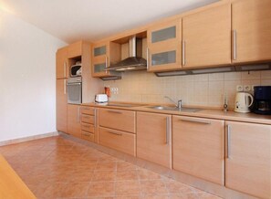 Fridge, microwave, oven, dishwasher - "Amphora" mit Blick auf das Wasser by Interhome (Hvar/Vrboska)