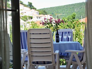Outdoor dining - "Mladinic A1" mit Terrasse by Interhome (Brač/Pučišća)