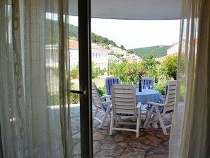 Dining - "Mladinic A1" mit Terrasse by Interhome (Brač/Pučišća)