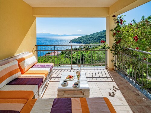 Vila Vita - 200m vom Strand mit beheiztem Pool by Interhome