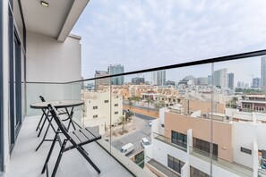 Outdoor dining - Community View , 15minutes to Miracle Garden – Oxford Boulevard, Jumeirah Village Circle (Dubai)