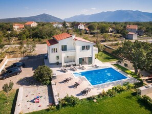 Exterior - Ferienvilla mit Kamin am Waldrand by Interhome (Katuni)