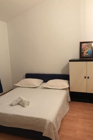 Internet - in Katuni mit privatem Parkplatz by Interhome (Katuni)