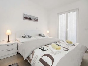Internet - Appartement mit Blick auf das Wasser by Interhome (Medici)