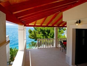 Terrace/patio - mit Blick auf das Wasser by Interhome (Medici)