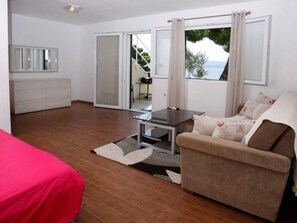 Living area - mit Blick auf das Wasser by Interhome (Medici)
