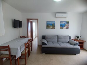 Living area - mit zwei Schlafzimmern und Pool by Interhome (Medici)