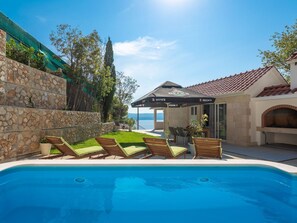 A heated pool - Ferienvilla "Villa LeoMa" mit privatem Pool by Interhome (Omiš)