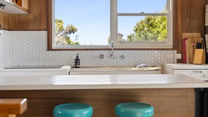 Fridge, oven, stovetop, dishwasher - The Beach House on Sixth (Anglesea)