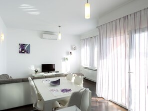 Dining - in Dugi Rat mit Großer Terrasse by Interhome (Dugi Rat)