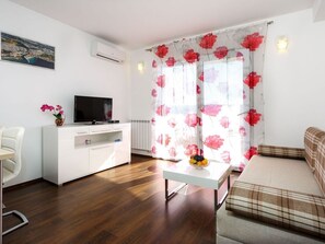 Living area - in Dugi Rat mit Großer Terrasse by Interhome (Dugi Rat)