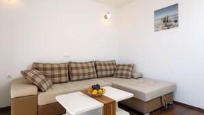 Living area - in Dugi Rat mit Großer Terrasse by Interhome (Dugi Rat)