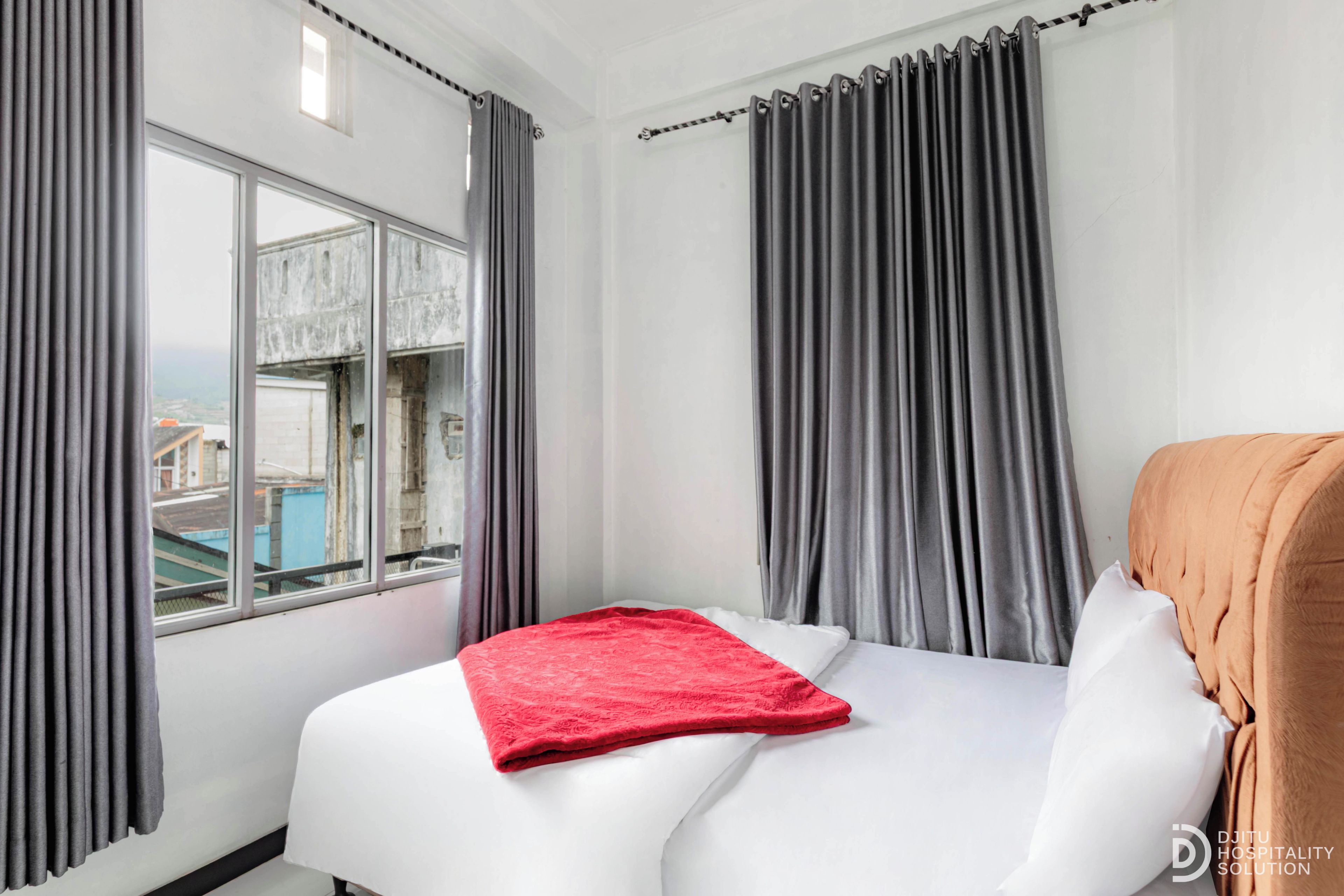 Superior Room | Desk, WiFi (free), bed sheets