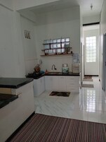 Superior Room | Private kitchen | Stovetop, dishwasher, rice cooker, cookware/dishes/utensils