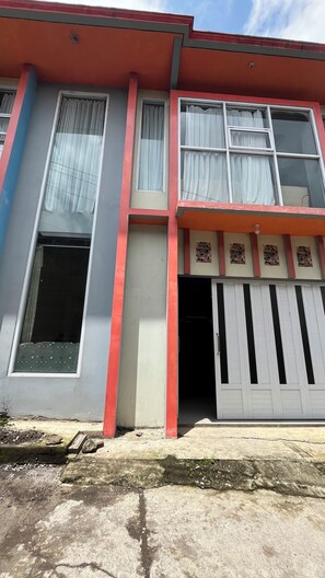 施設の正面