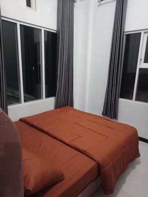 Superior Room | Desk, free WiFi, bed sheets - Rees Cabin & Homestay (Dieng Kulon)