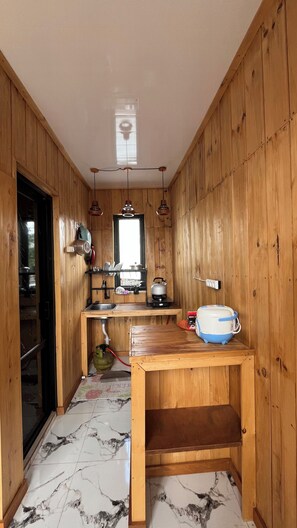 Perhemökki | Yksityinen keittiö | Liesi, astianpesukone, riisinkeitin