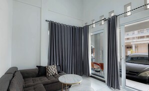 Living area - Rees Cabin & Homestay (Dieng Kulon)