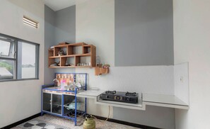 Private kitchen - Rees Cabin & Homestay (Dieng Kulon)