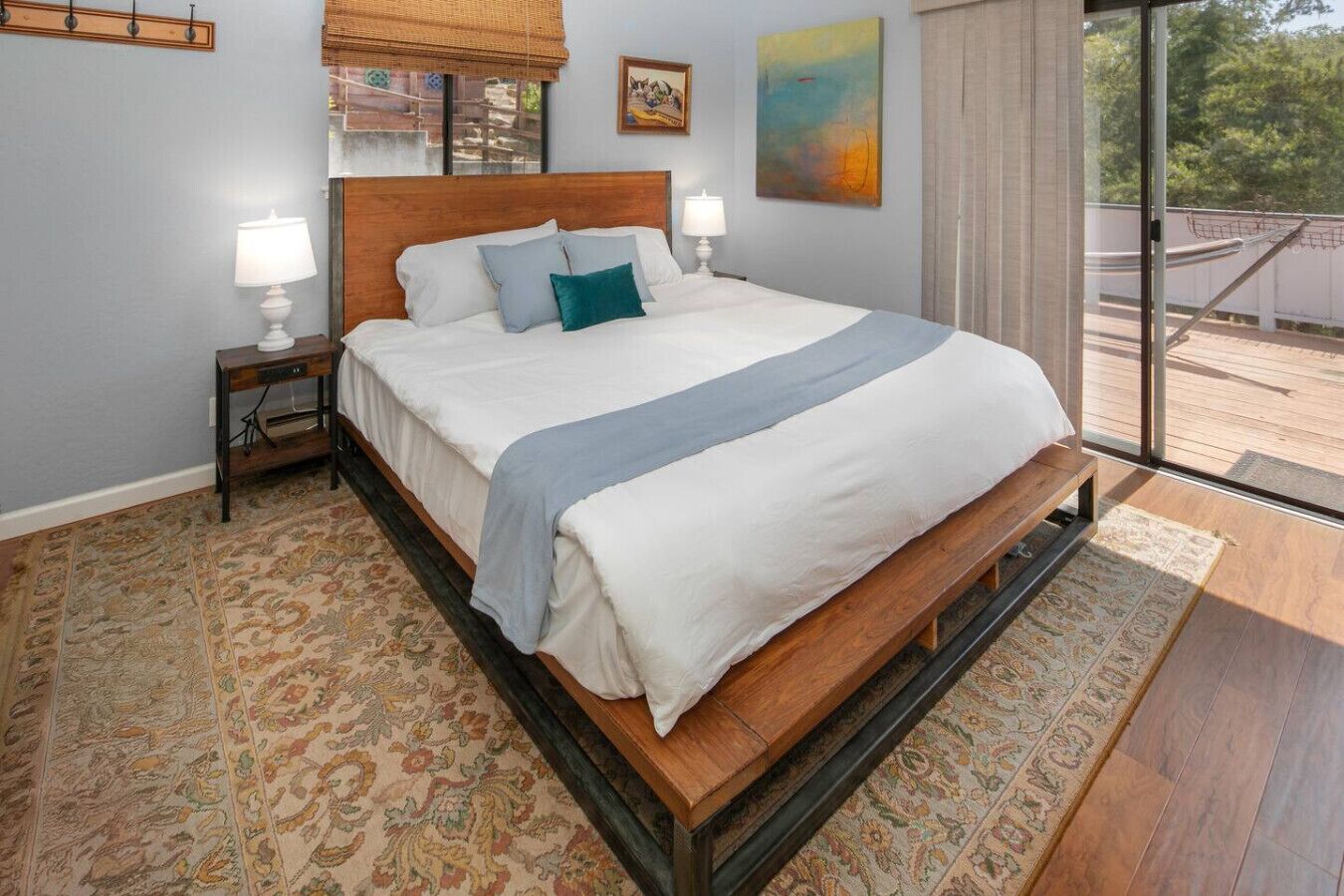 Travel cot, WiFi, bed sheets