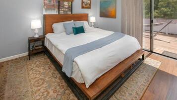 Travel cot, WiFi, bed sheets