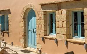 Exterior detail - Villa Cava – Villa with a private pool in Crete (Xirostérnion)