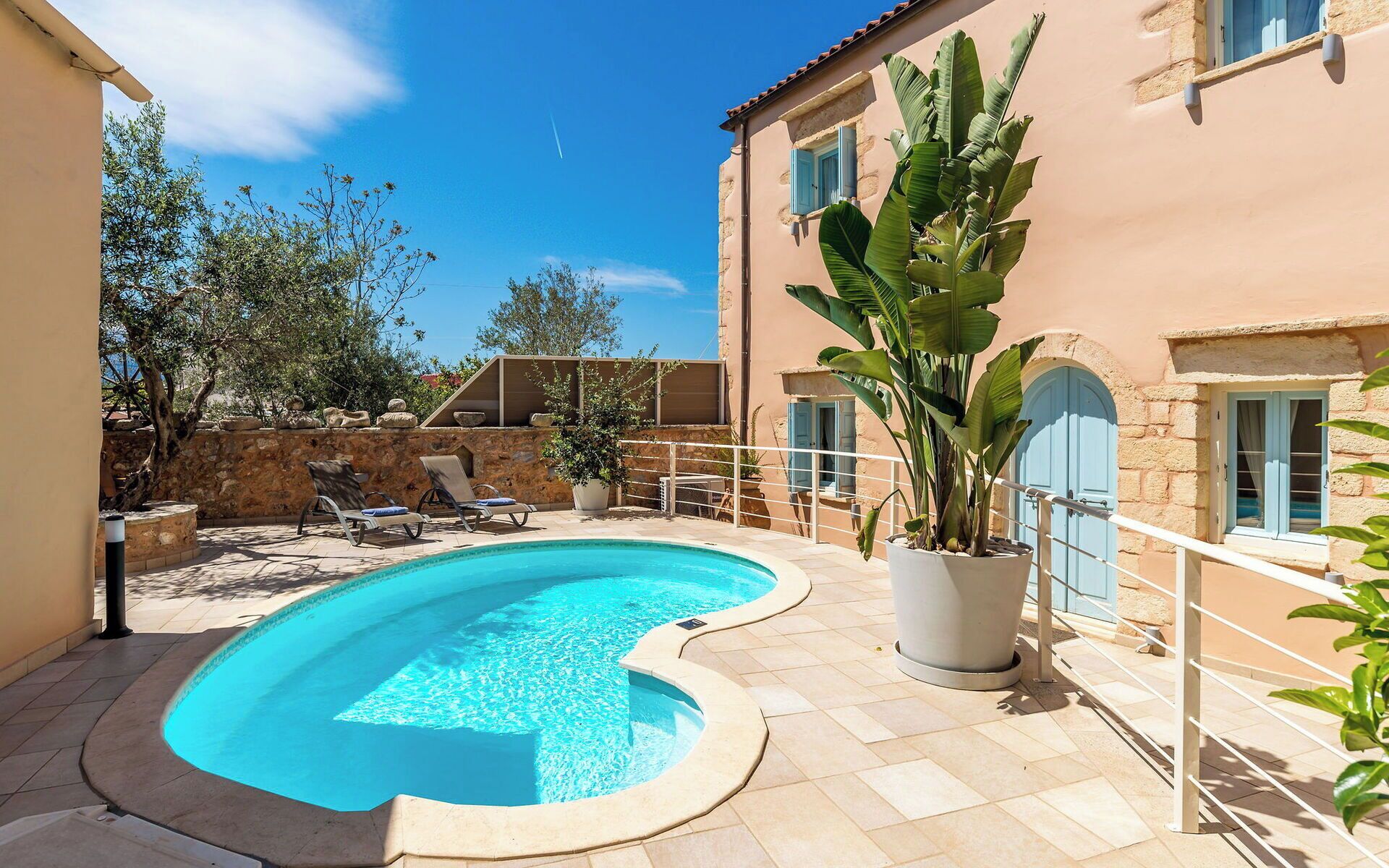 Building Exterior, Outdoor, Pool