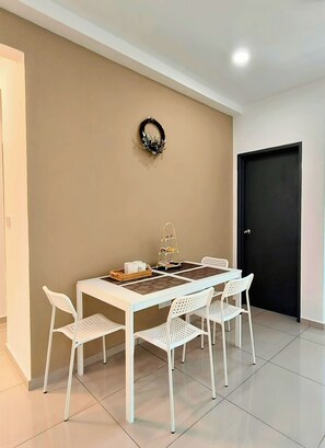Dining - Family 2BR Quiet Stay Near KPJ Hospital with Free Parking (Bukit Mertajam)