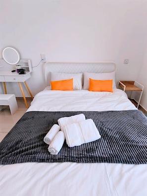 2 bedrooms, free WiFi, bed sheets - Family 2BR Quiet Stay Near KPJ Hospital with Free Parking (Bukit Mertajam)
