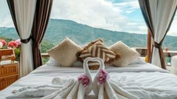 Deluxe Villa, 1 King Bed, Balcony, Mountain View | Bed sheets