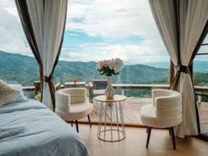 Deluxe-Villa, 1 King-Bett, Balkon, Bergblick | Bettwäsche